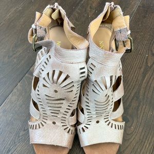 Nine West Laser Cutout Heels size 11 NEVER WORN